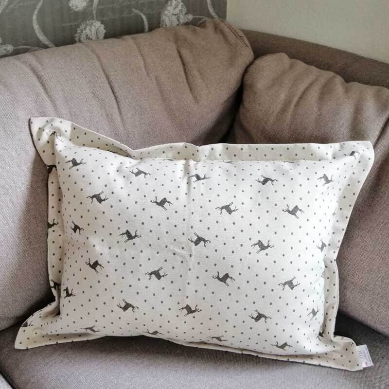 Weihnachtskissen mit Elchmotiv in beige & grau 40x60 Weihnachtskissen mit Elchmotiv in beige & grau 40x60