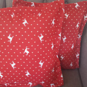 Weihnachtskissen_Elch_rot_beige