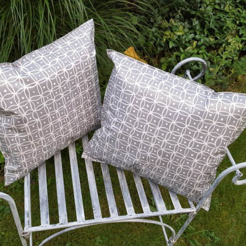 Wachstuchkissen_Grau mit weißen Punkten Outdoor Kissen Grau mit weißen Punkten