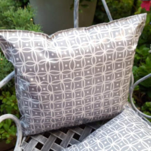 Outdoor Kissen Grau mit weißen Punkten