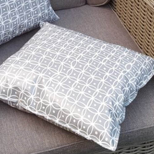 Wachstuchkissen_Grau mit weißen Punkten Outdoor Kissen Grau mit weißen Punkten