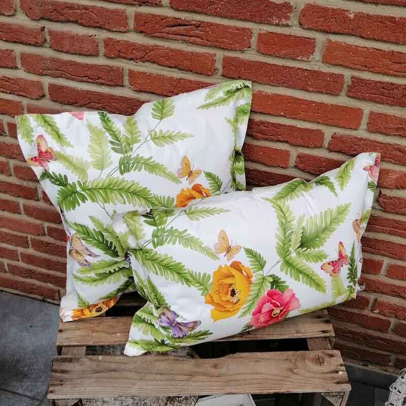 Wachstuch Kissen Blume mit Schmetterling 2 Größen Wachstuch Kissen Blume mit Schmetterling 2 Größen