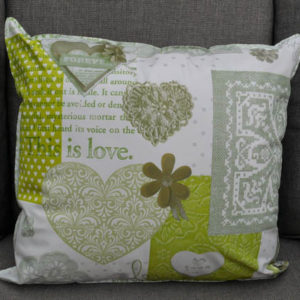 Outdoor- / Wachstuch Kissen Herzen grün