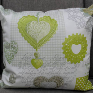 Outdoor- / Wachstuch Kissen Herzen grün