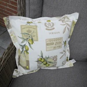 Kissenhülle Oliven Kissen auf dem Sessel