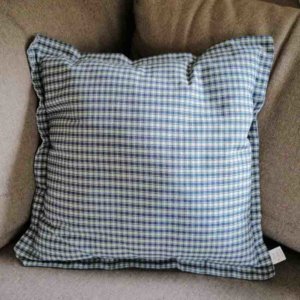 Wohnzimmerdekoration Stoffkissen blau kariert
