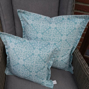 Kissenhülle in Blau mit Ornamenten 2 Kissen