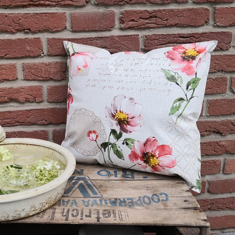 Trendiges Loungekissen Blumen für draußen Trendiges Loungekissen Blumen für draußen