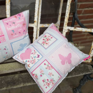 Schmetterling Kissen aus Wachstuch - Gartenkissen auf der Bank