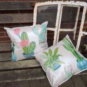 Gartenkissen Kaktus auf der Bank