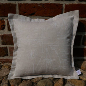 Kissenhülle / Maritimes Kissen beige im Garten