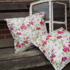 Outdoor Kissen Röschen auf der Bank