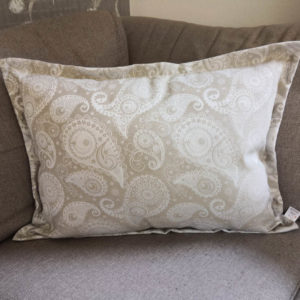 Jacquard Kissenhülle Beige mit creme Ornamenten 45x60cm