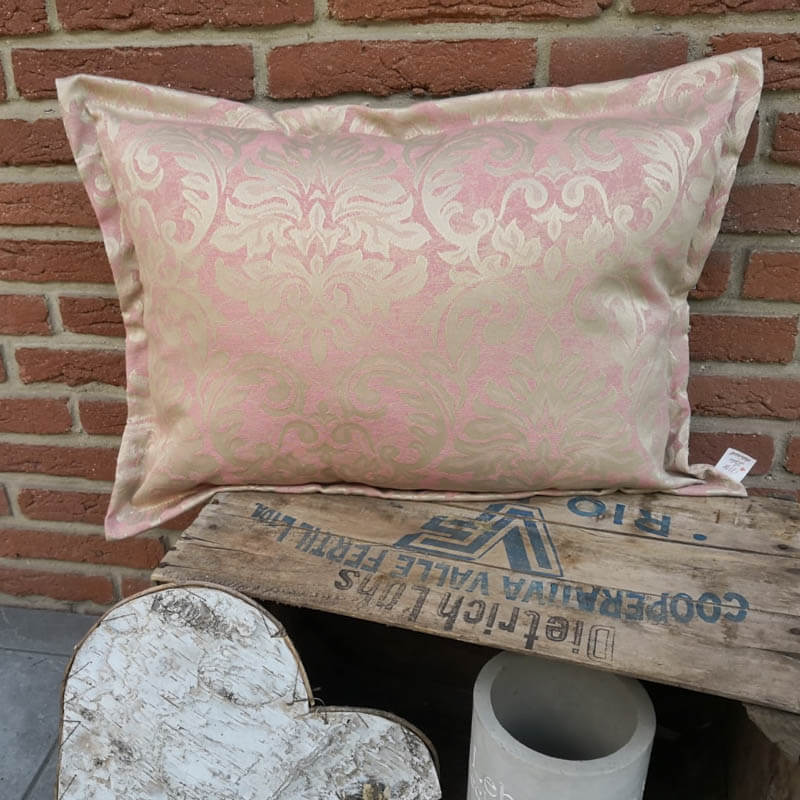 Jacquard Kissenhülle Rosa mit beigen Ornamenten Jacquard Kissenhülle Rosa mit beigen Ornamenten im Wintergarten