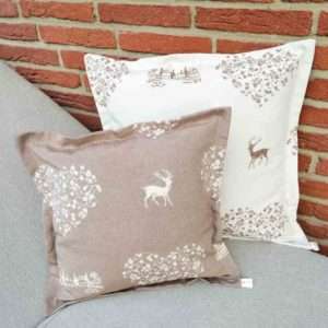 Kissenhülle Hirsch mit Herzen beige auf creme