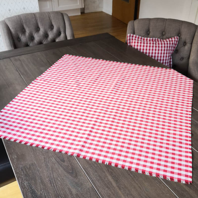 Mitteldecke rot kariert aus Stoff Mitteldecke rot kariert aus Stoff