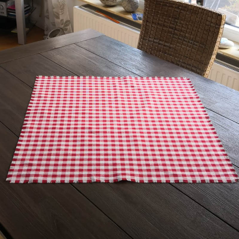 Mitteldecke rot kariert aus Stoff 80x80cm Mitteldecke rot kariert aus Stoff 80x80cm