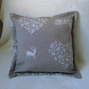 Weihnachtskissen Elch Herz braun creme