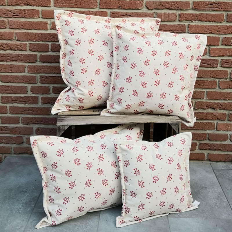 Kissen Zweige rot mit cremen Hintergrund_IMG-20180926-WA0124_Shop_klein Kissenhülle Zweige rot / creme Hintergrund 4 Kissen