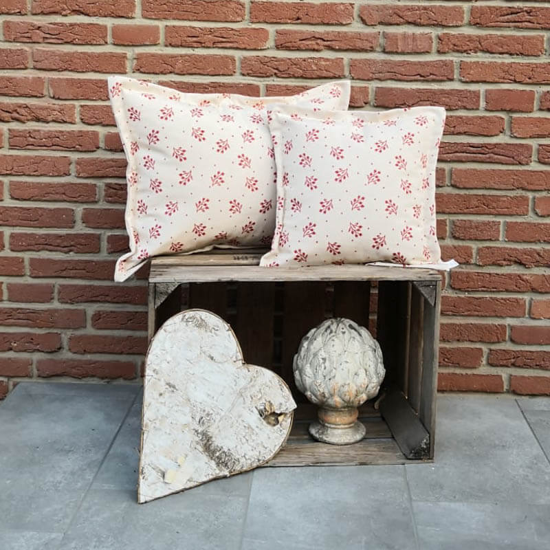 Kissen Zweige rot mit cremen Hintergrund_IMG-20180926-WA0143_Shop_klein Kissenhülle Zweige rot / creme Hintergrund 45x60cm & rot 40x40cm