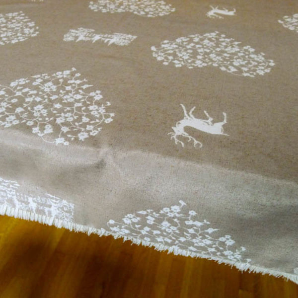 Tischdecke Hirsch mit Herzen creme