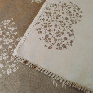 Tischdecke Hirsch mit Herzen creme Varianten