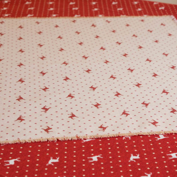 Tischläufer Hirsch mit Punkten rot auf beige
