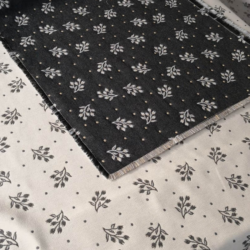 Zweige creme mit grauem Hintergrund1_Shop_klein Tischläufer Zweige Creme mit grauem Hintergrund auf Tischdecke