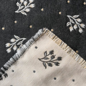 Tischläufer Zweige grau mit creme Hintergrund 2 Stoffe