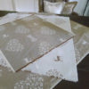 Weihnachtsbaumdecke Hirsch und Herzen beige und creme Wendedecke