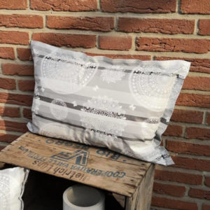 Gartenkissen grau gestreift