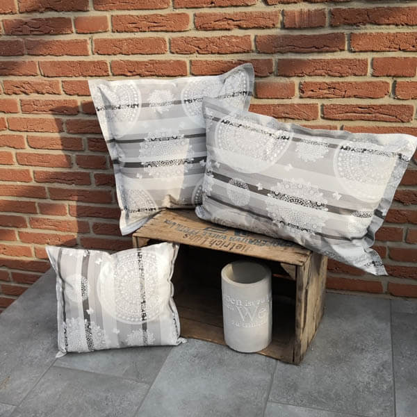 Gartenkissen grau gestreift mit Ornamenten_Shop_5_klein Gartenkissen grau gestreift mit Ornamenten 3 Größen