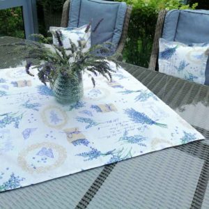 Mitteldecke Lavendel für den Gartentisch