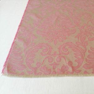 Schöner Tischläufer Beige mit rosa Ornamenten