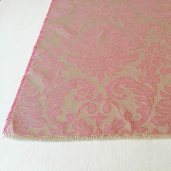 Schöner Tischläufer Beige mit rosa Ornamenten