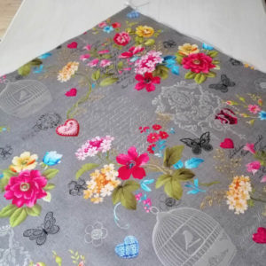 Grau mit pinken Blumen Mitteldecke 80x80cm