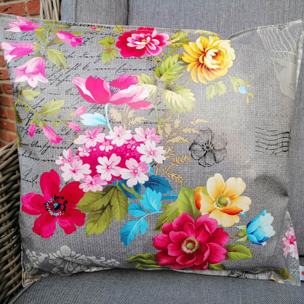 Outdoorkissen Grau mit pinken Blumen 35x38cm