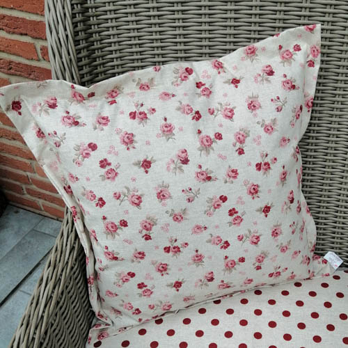 Bodenkissen bunt mit rosa Rosen klein Bodenkissen bunt mit rosa Rosen klein