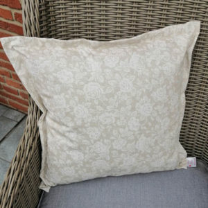 Bodenkissen weiße Rosen auf Beige (beschichtet)