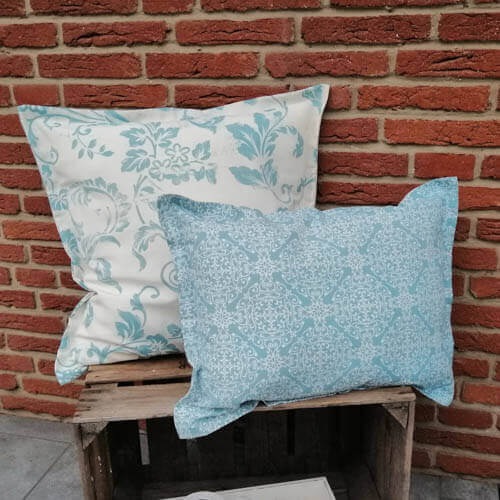 Kissen Blaue Ornamente auf weiß aus Baumwolle mit Wechselmotiv Kissen Blaue Ornamente auf weiß aus Baumwolle mit Wechselmotiv