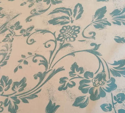 Meterware Blau mit Ornamenten auf weiß aus Baumwolle Meterware Blau mit Ornamenten auf weiß aus Baumwolle