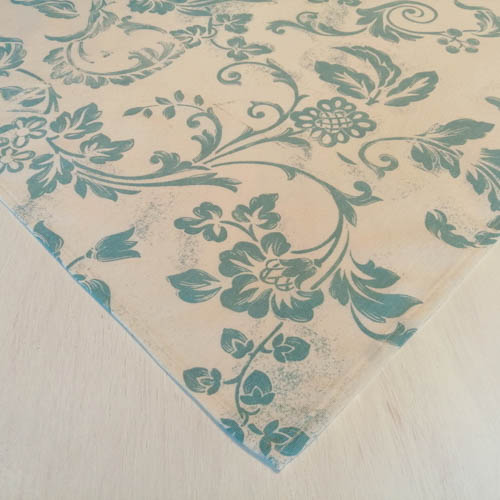 Mitteldecke weiß mit blauen Ornamenten Mitteldecke weiß mit blauen Ornamenten