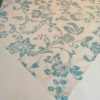 Mitteldecke weiß mit blauen Ornamenten Ecke