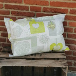 Outdoor- /Wachstuch Kissen Herzen grün 40x60