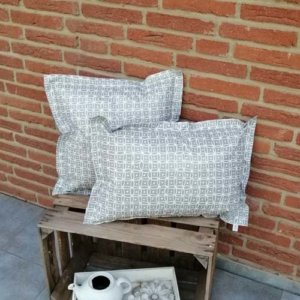 Outdoor Kissen Grau mit weißen Punkten 2 Größen