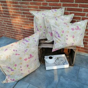 Outdoor Kissenhülle - Blumen auf der Wiese 4 Größen