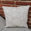 Outdoorkissen braun mit weißen Blumenranken 35x38cm