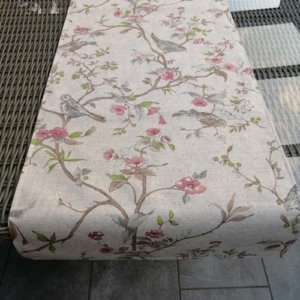 Tischläufer Vogelmotiv aus beschichteter Baumwolle