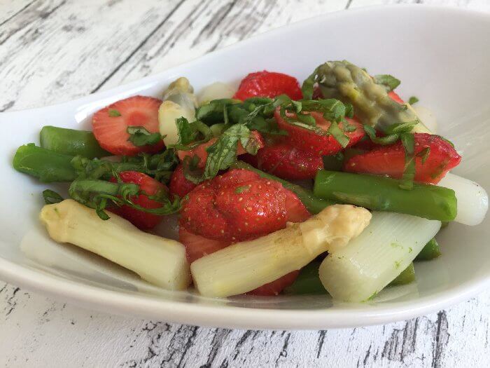 Erdbeer Spargel Salat
