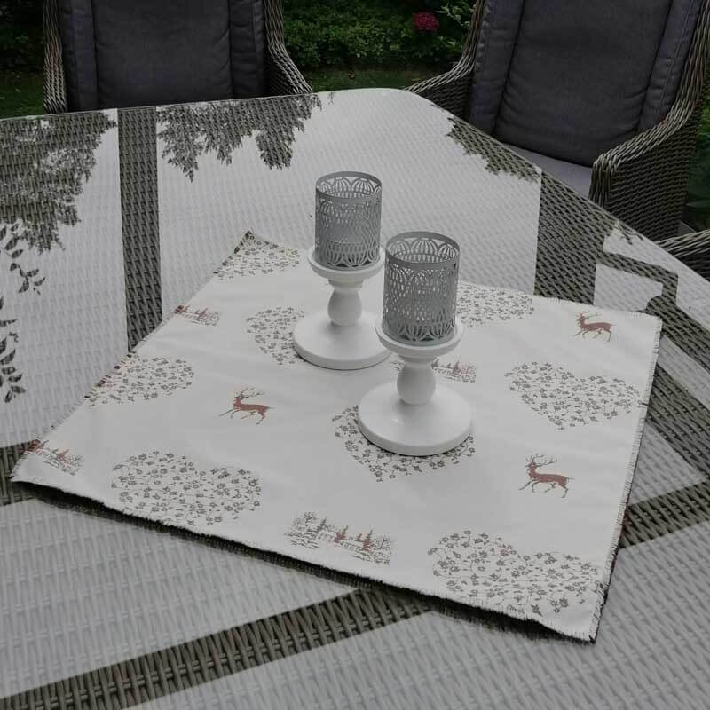 Mitteldecke Herz und Hirsch (creme und beige) Mitteldecke Herz und Hirsch (creme und beige)